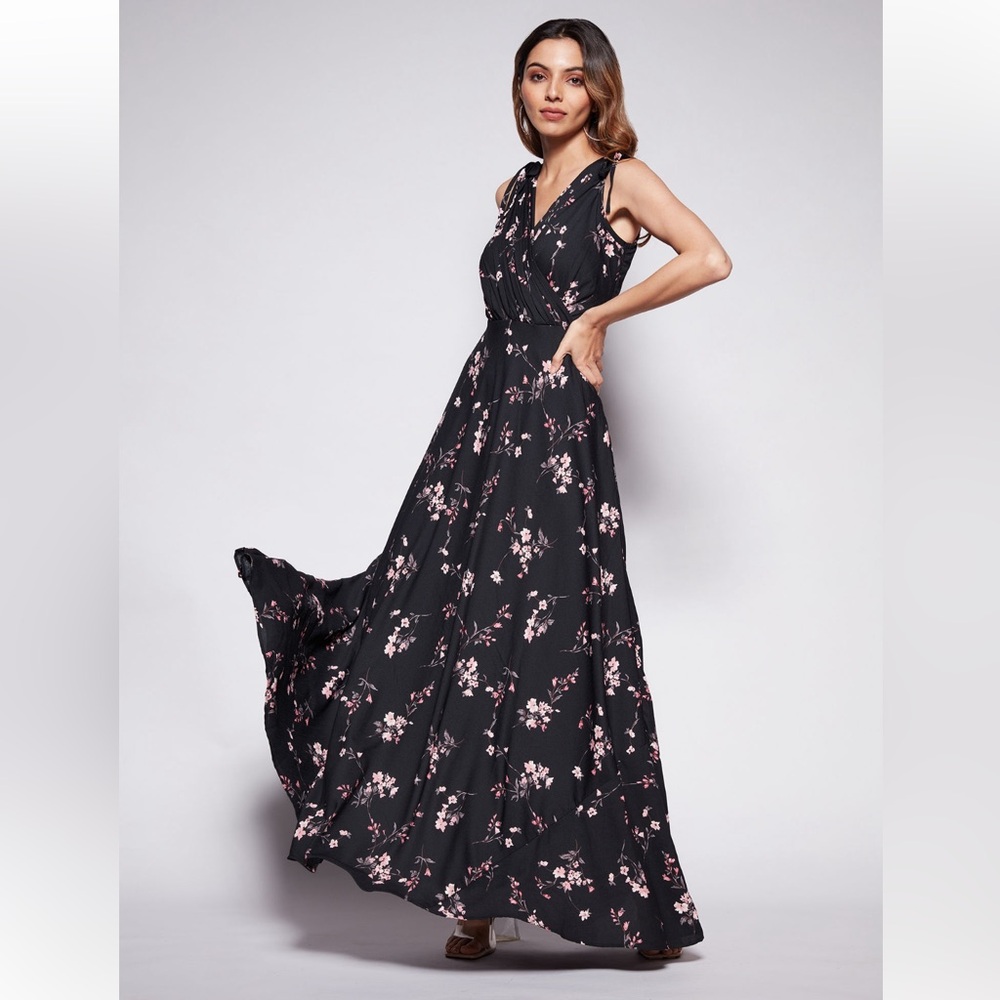 Chic Black Floral Maxi Dress